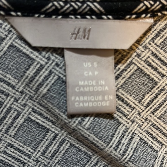 H&M long sleeve knee length dress - Picture 4 of 4